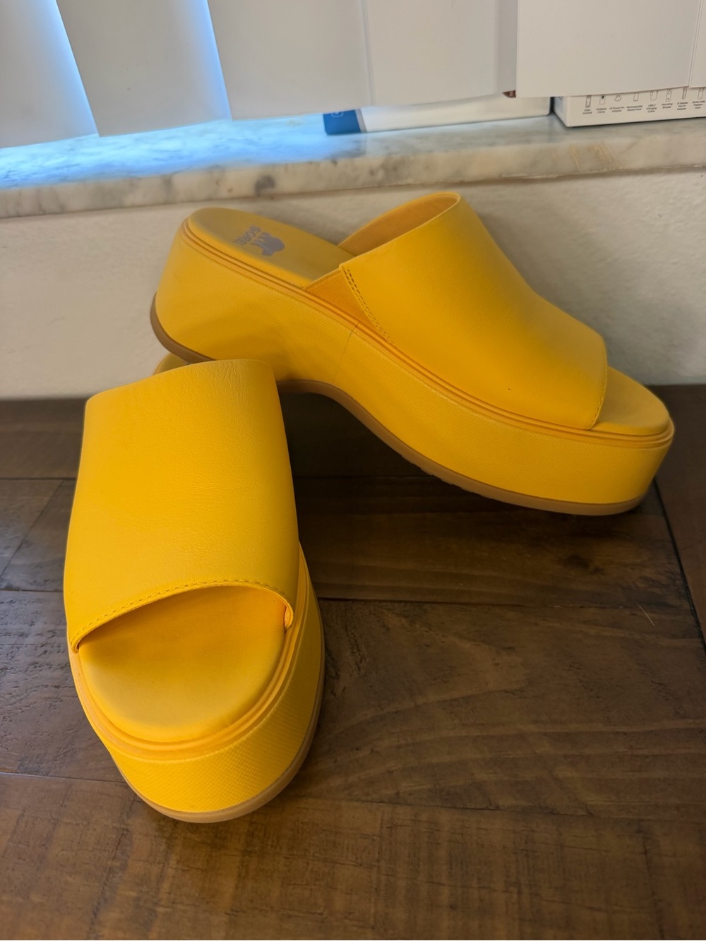 NEW Sorel Dayspring Platform Slide Sandal Block Heel Womens Size 8.5 Yellow Ray